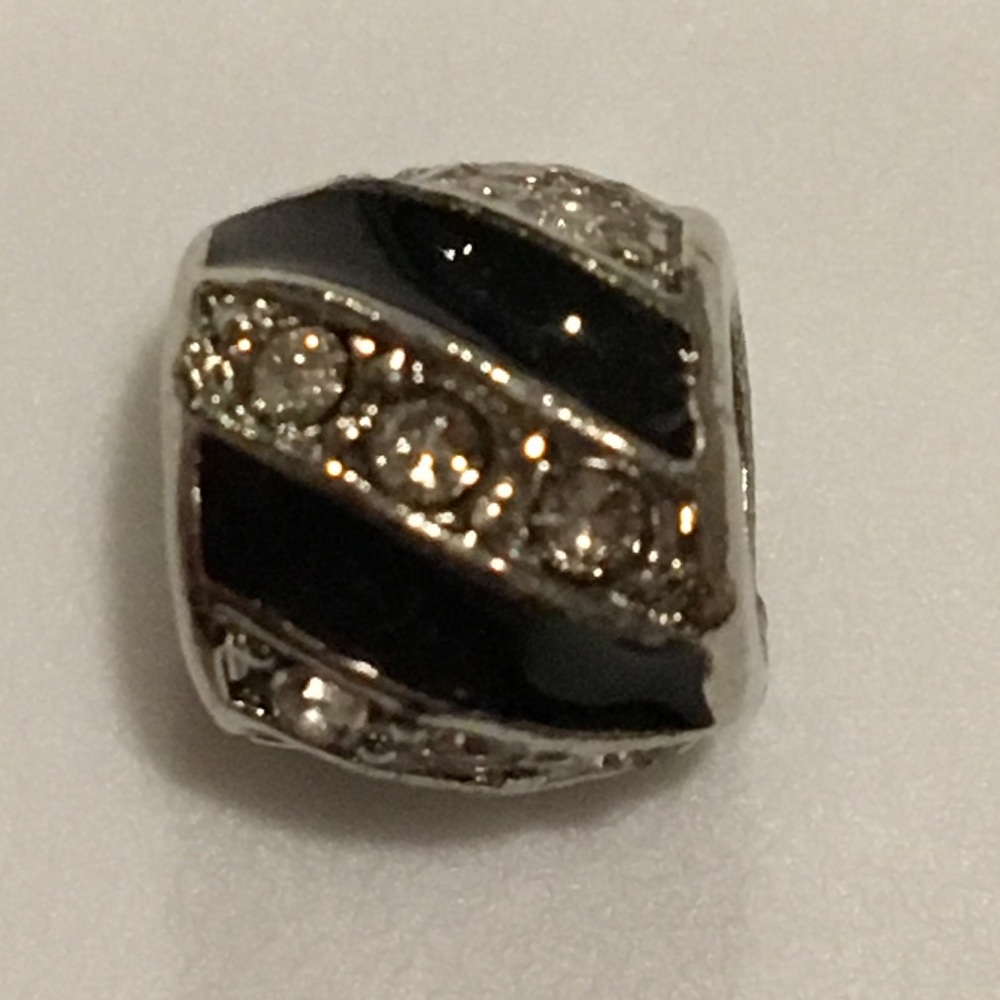 Silver charm with brilliant crystals